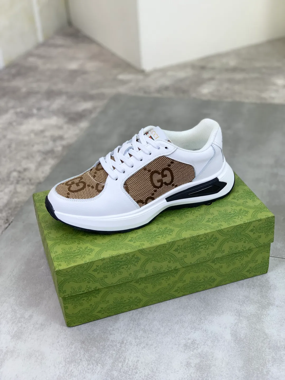 Men's shoes 💰P460💰【New model】🆘 The latest model from Gucci official website🎁Classic casual and fashionable men's shoes👟Best model💥The style is simple and elegant, exclusive for trendy men. Unique official website latest brand elements👑Gucci original decoration, fashionable and generous, the fabric is made of original soft calfskin➕Comfortable soft pigskin lining ✅Wear-resistant rubber outsole specified on the official website_Full of elasticity, the classic model taken at the counter 🎬Color: 3️⃣colors available😍Number of codes: 38-44 (45 46 customized)